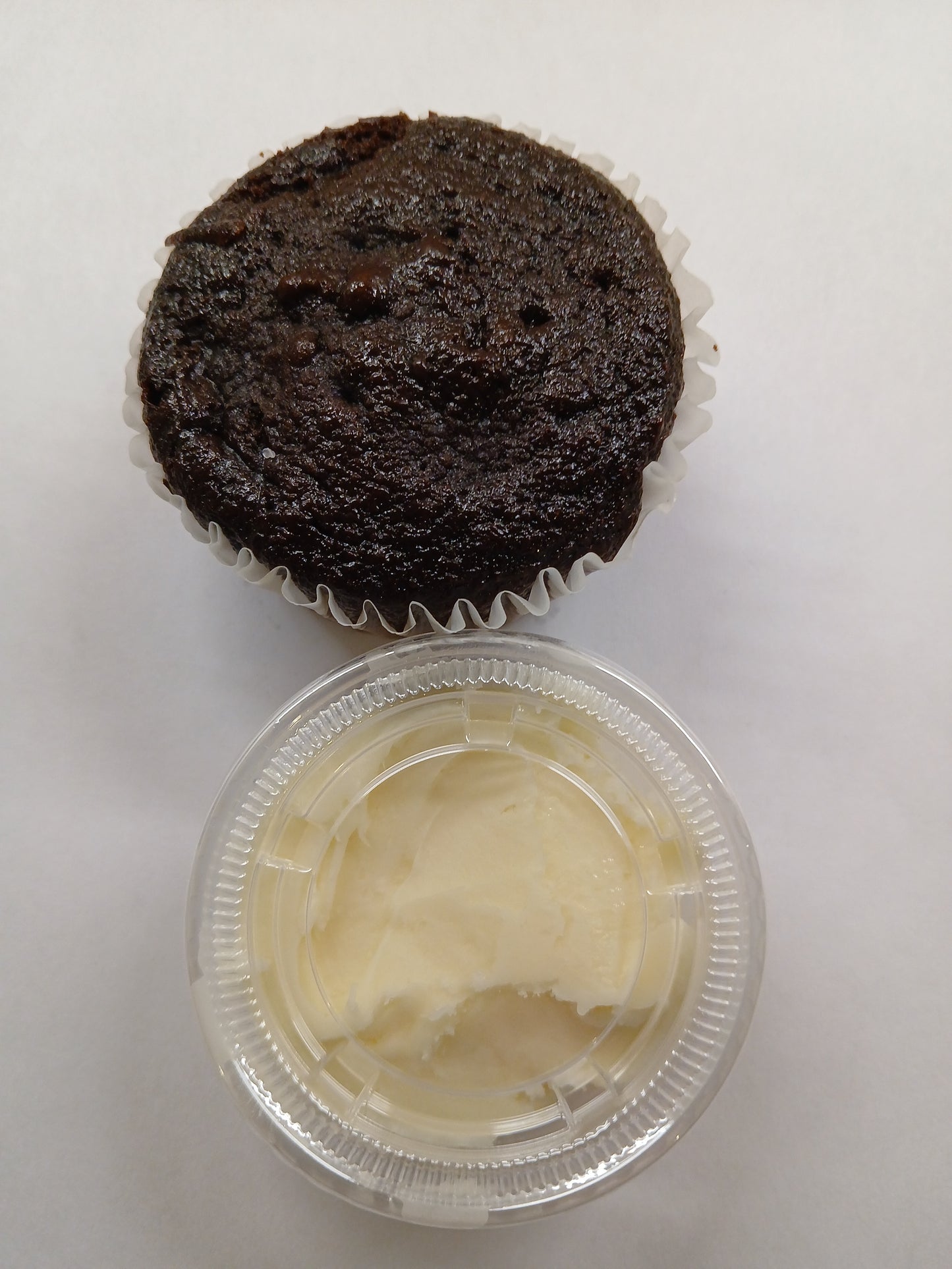 Cupcake with frosting on the side